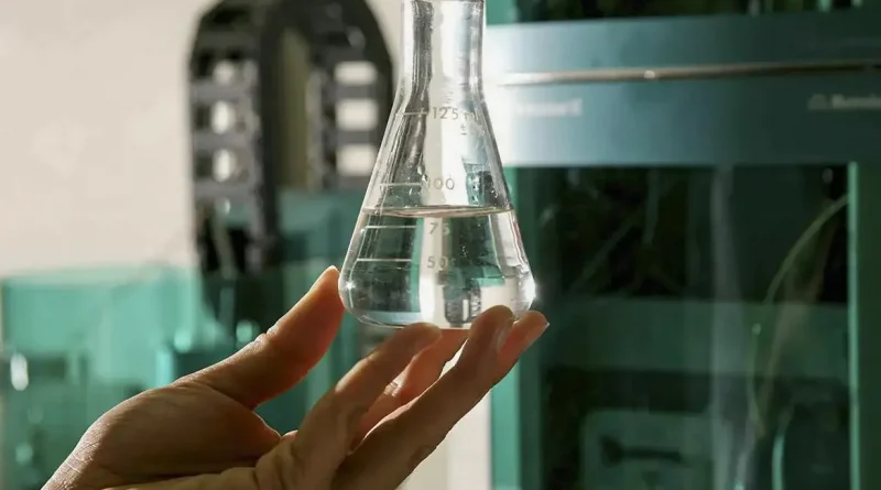 Sesab emite nota após surto de intoxicação por metanol no Brasil
