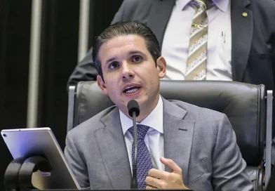 Herança da pandemia, voto virtual na Câmara permite que Motta vote temas sensíveis com plenário esvaziado