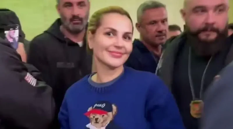 Deolane Bezerra revela ter sido acordada com fuzil na cara por policiais: “A mãe está enjaulada”