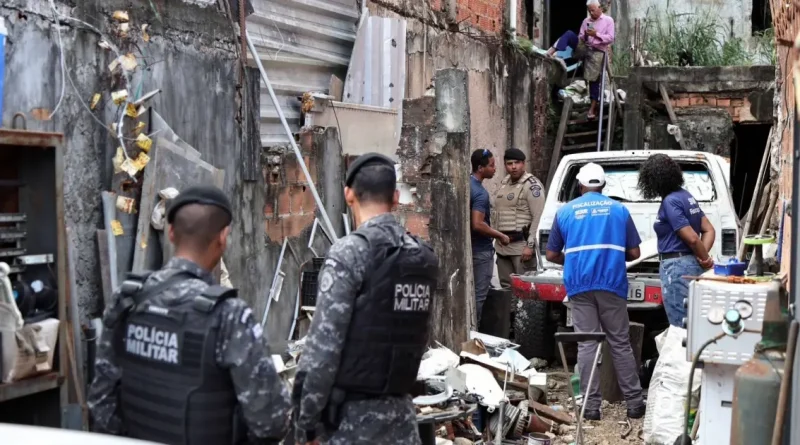 Operação interdita seis ferros-velhos irregulares em bairros de Salvador