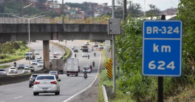 Trecho da BR-324 é parcialmente interditado após acidente com morte em Salvador